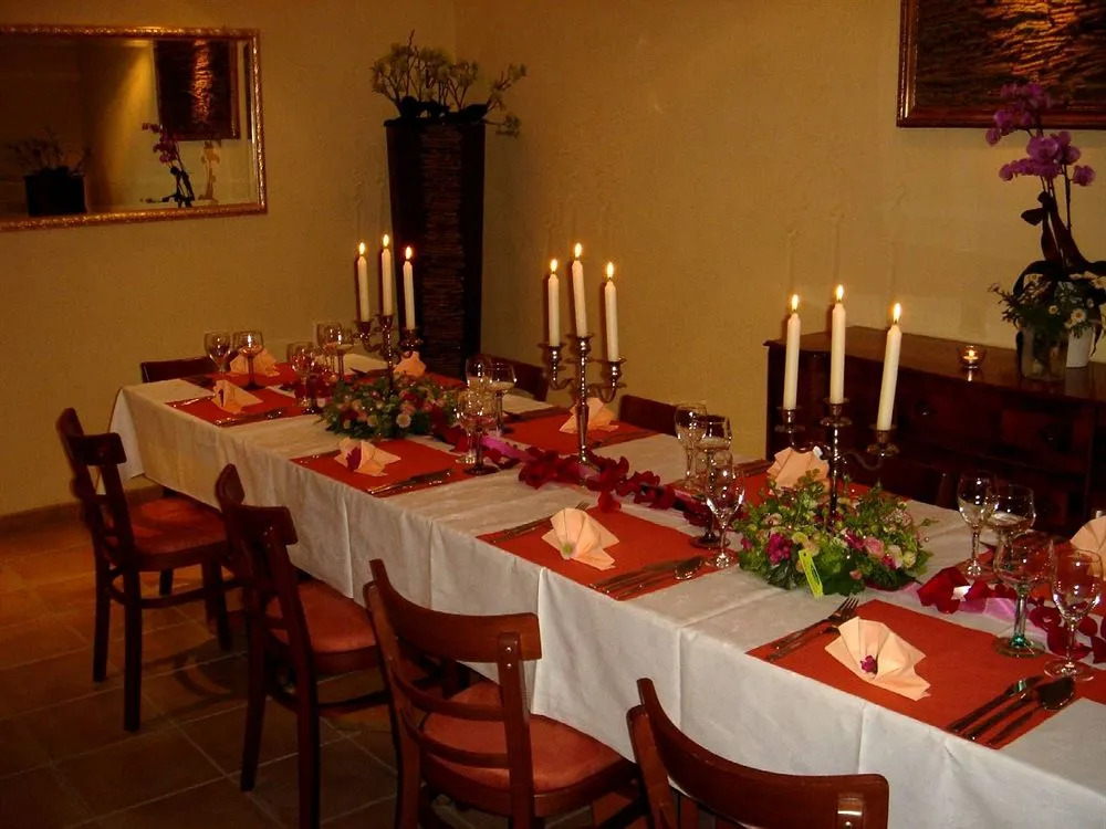 Hotel Adenia