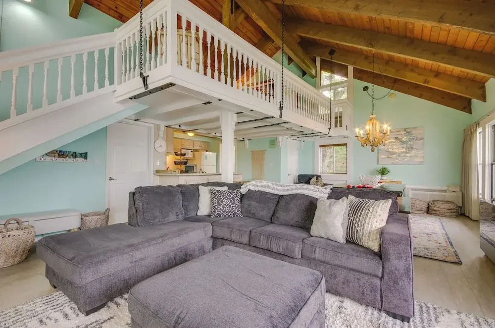 Resort Pools, Lake Views! Multi-level Ozarks Home