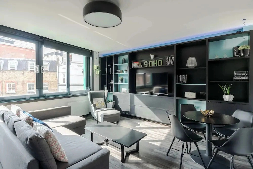 The Slaycation Crib: Stylish London Retreat By