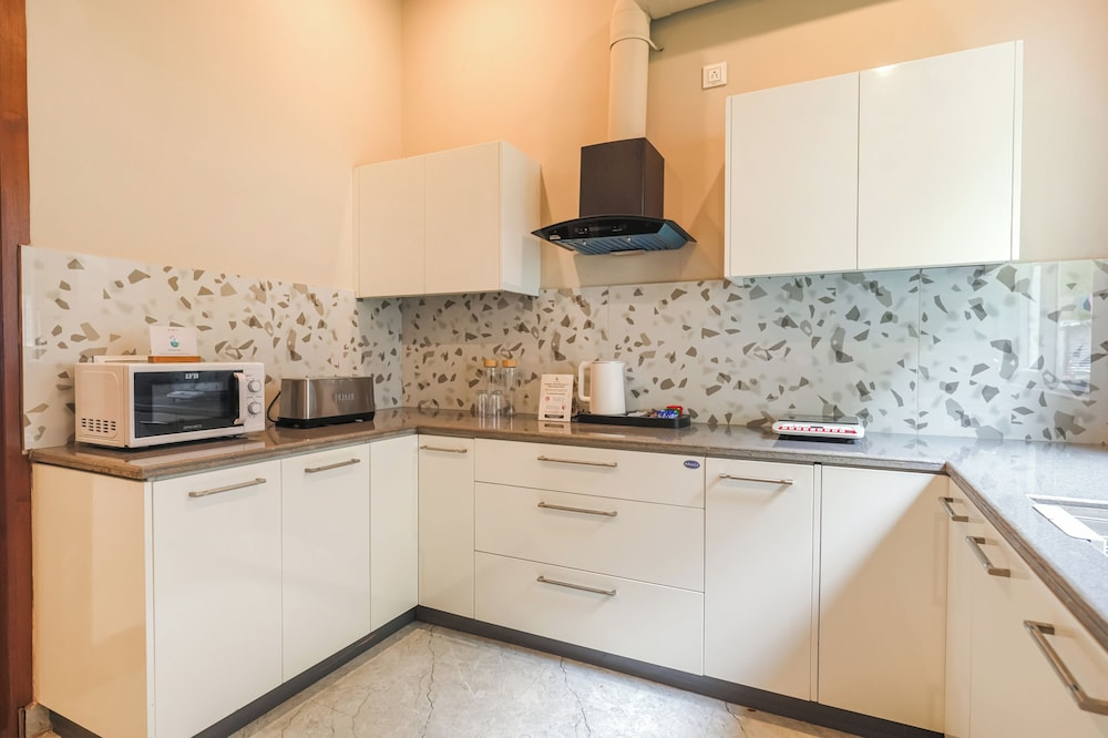 Alaya stay Dochi 4BHK apt with Hill View