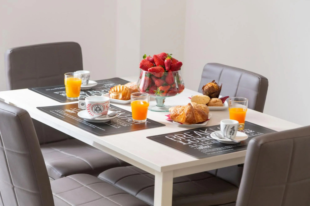 4 persons, 1 bathroom, suitable for families, central location, private balcony-Casa Anna by Home080