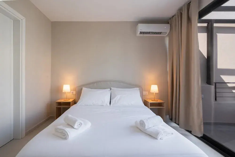 LIV - Deluxe 2BD Apartment in Athens