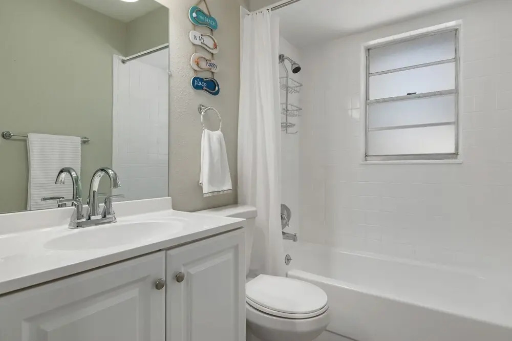 Lakes Sunny Paradise Newly Remodeled 3 Bedroom Home With Pool Fenced in Backyard 3 Home by Redawning