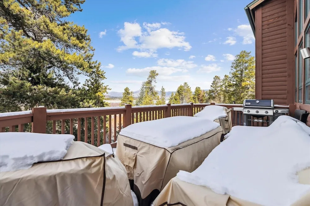 Water Dance Retreat 4 Bedroom Townhouse by RedAwning