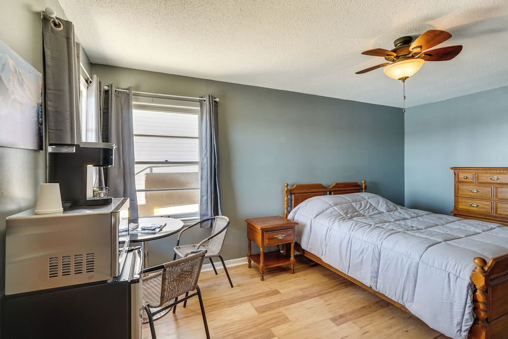 Poolside & Lakefront! Ozarks Home Base Near Strip