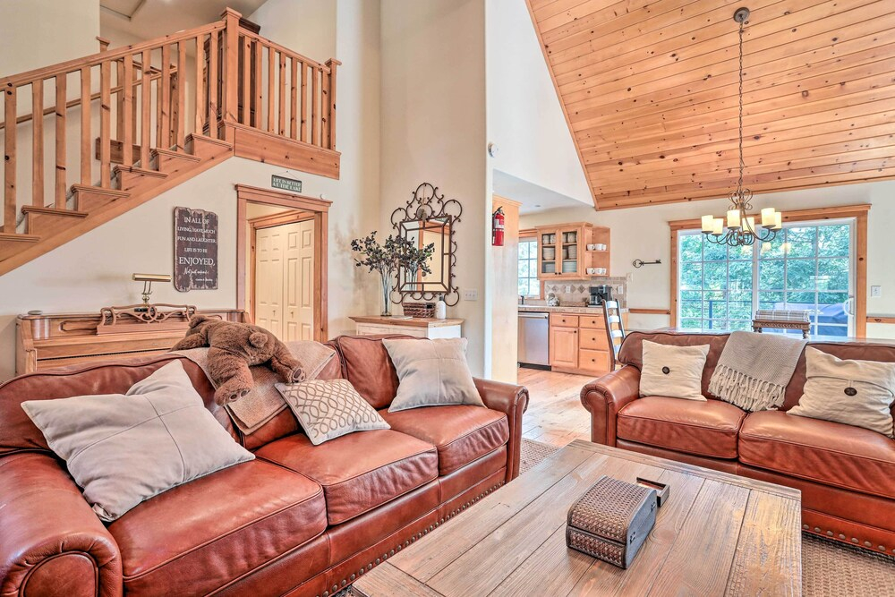 Spacious Lake Arrowhead Home w/ Putting Green