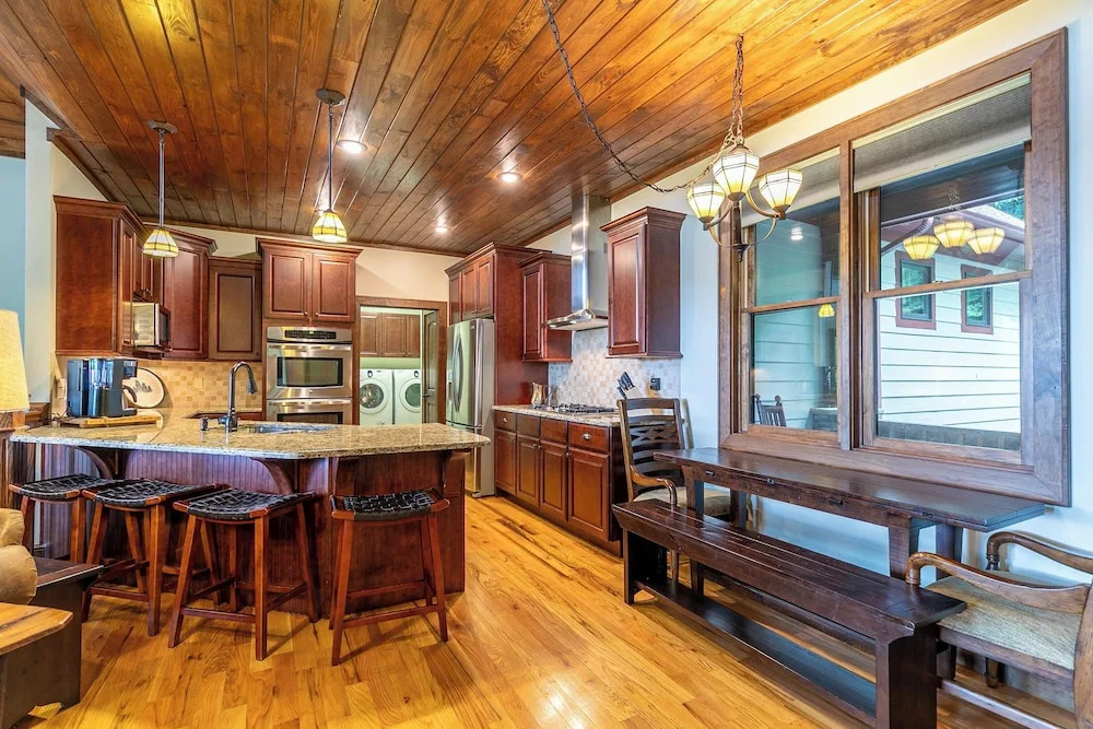 Lake Overlook High Elevation Home With Views and Game Room