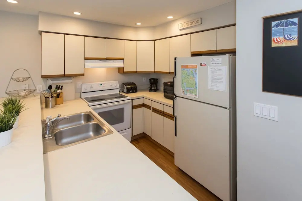 1734 Baltic Avenue 2 Bedrooms 2.5 Bathrooms Condo