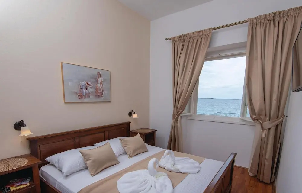Amazing Home in Orebic with Hot Tub, WiFi & Outdoor Swimming Pool