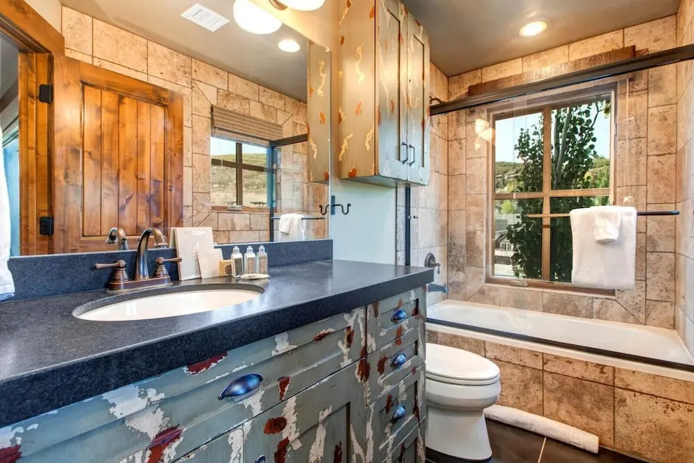 Rossi Hill 4 Bedrooms PRH-685 by KBM