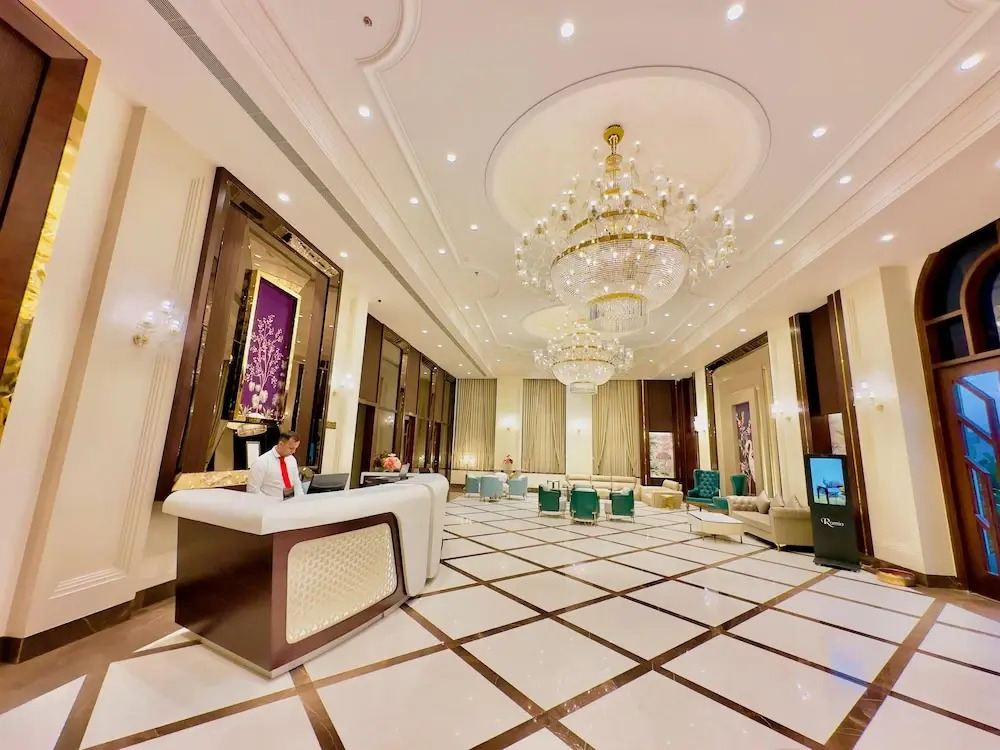 Hotel Sukh Farm 5-minute drive to Banasar Bagh