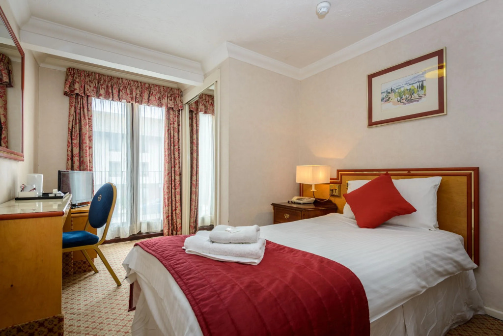 Russell Hotel