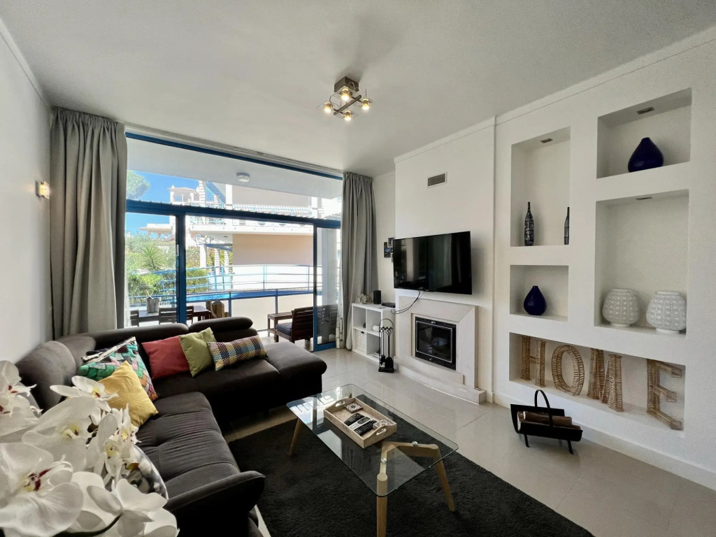 VILAMOURA PRESTIGE WITH POOL by HOMING