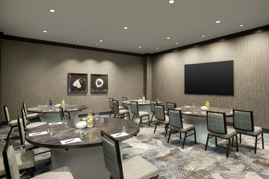 Cloudland at McLemore Resort Lookout Mountain, Curio by Hilton