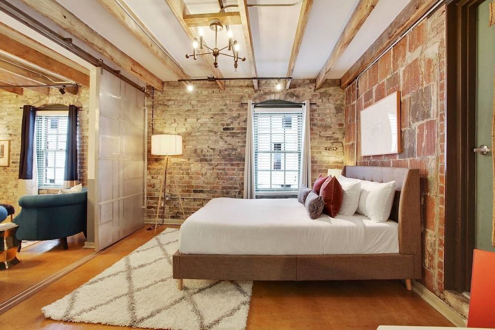 Luxury 2br/2ba Rooftop Apt in CBD by Domio