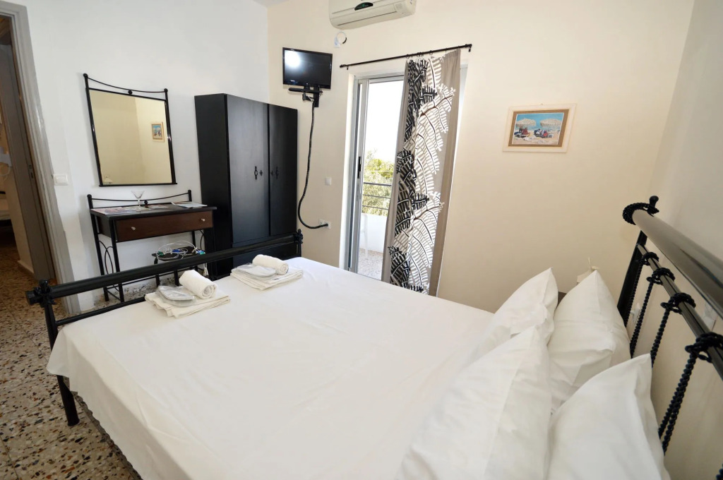 Koukounari Rooms
