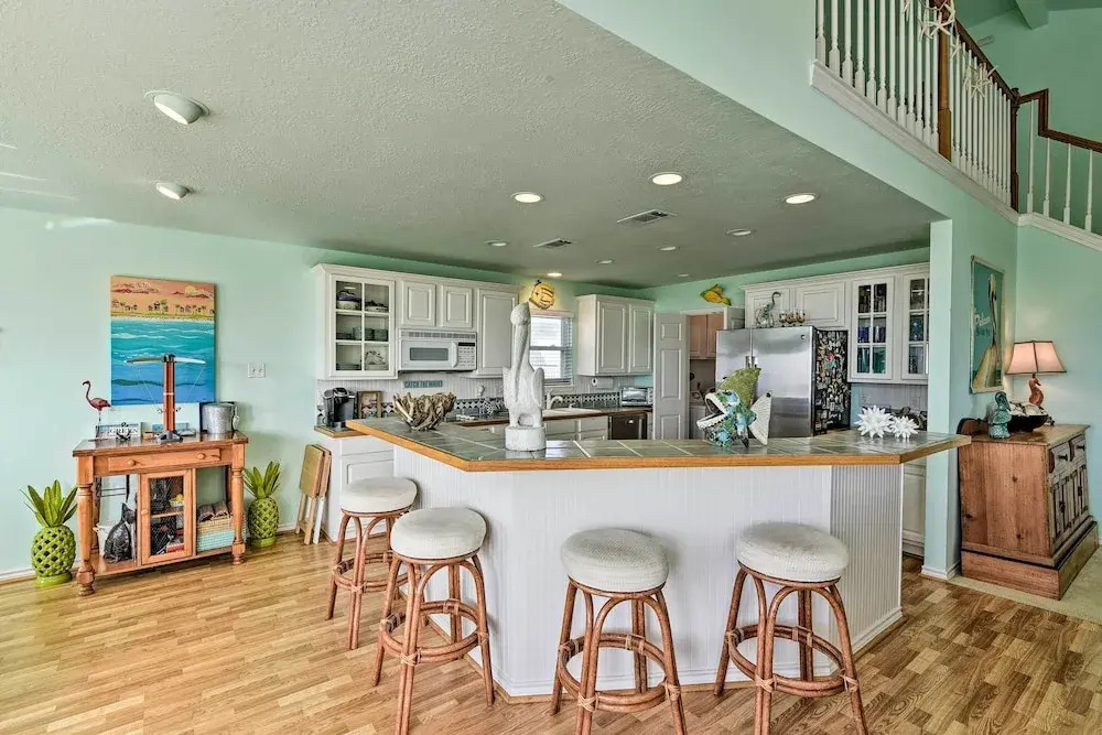 1 Block to Beach: Family Getaway in Galveston