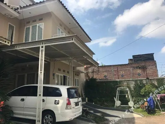 Villa Cemara Batu