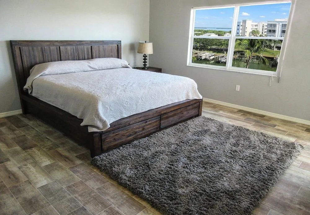 Hibiscus Pointe 564 by RedAwning