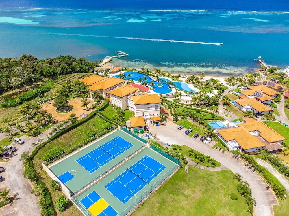 Pristine Bay Villa 1304 with large pool - 3 bedroom condo