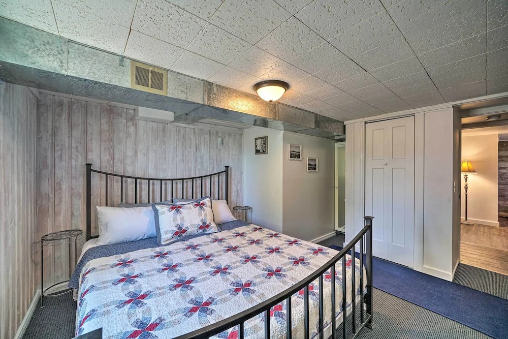 Yellowstone Country Family Home w/ View & Hot Tub