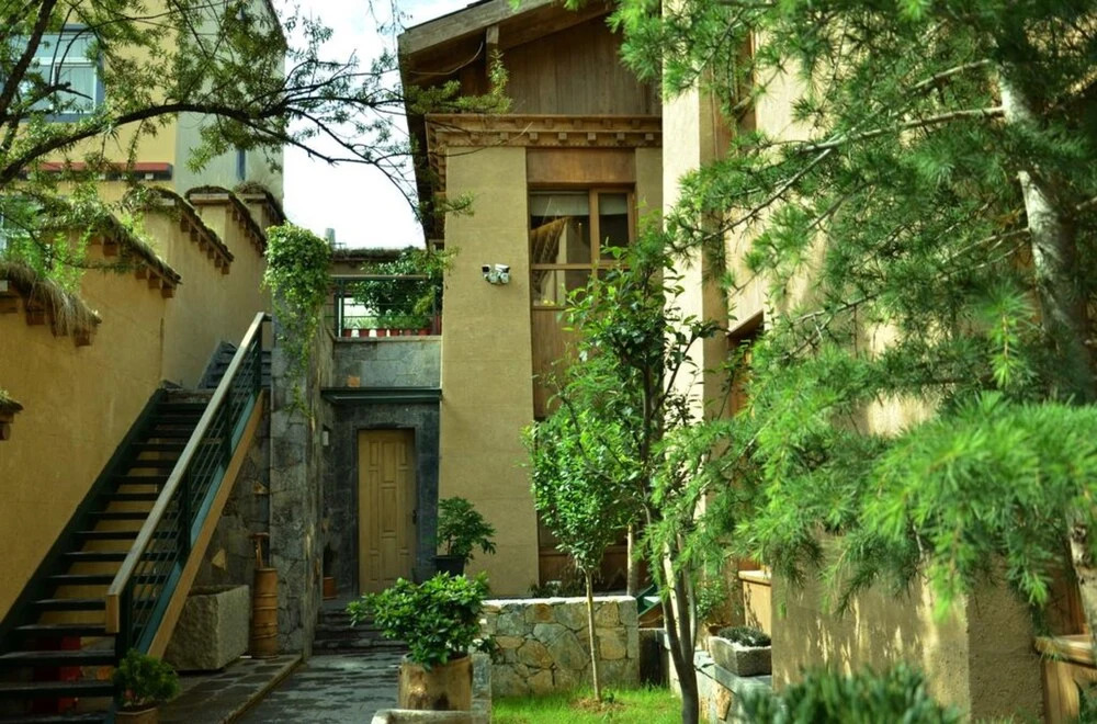 Shangri-La Ganden Manor Hotel by Floral Lux