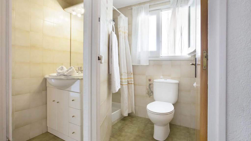 Nuri in Blanes with 5 bedrooms and 3 bathrooms