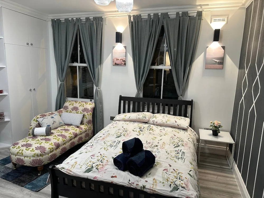 Fabulous Apartment to Acton Town
