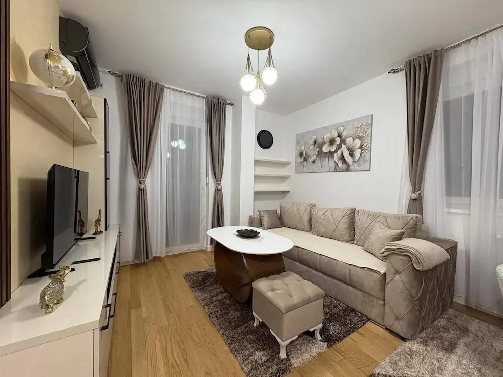 I&I Apartments 36