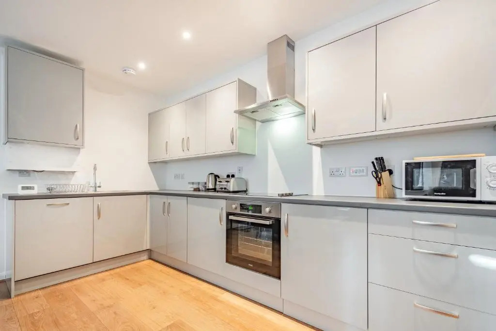 Modern, City living Apartments- Private parking