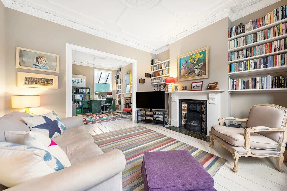 Colourful on Ormiston Grove