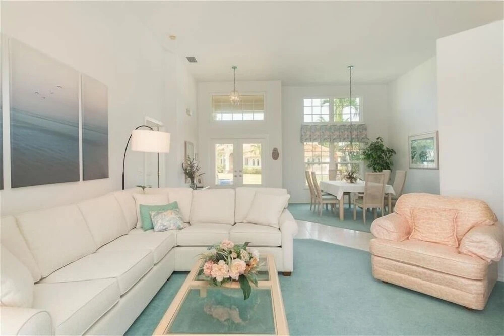 435 - 435 Court 3 Bedroom Home by Redawning