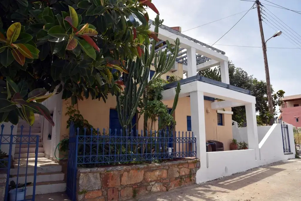 Alexandros Hotel
