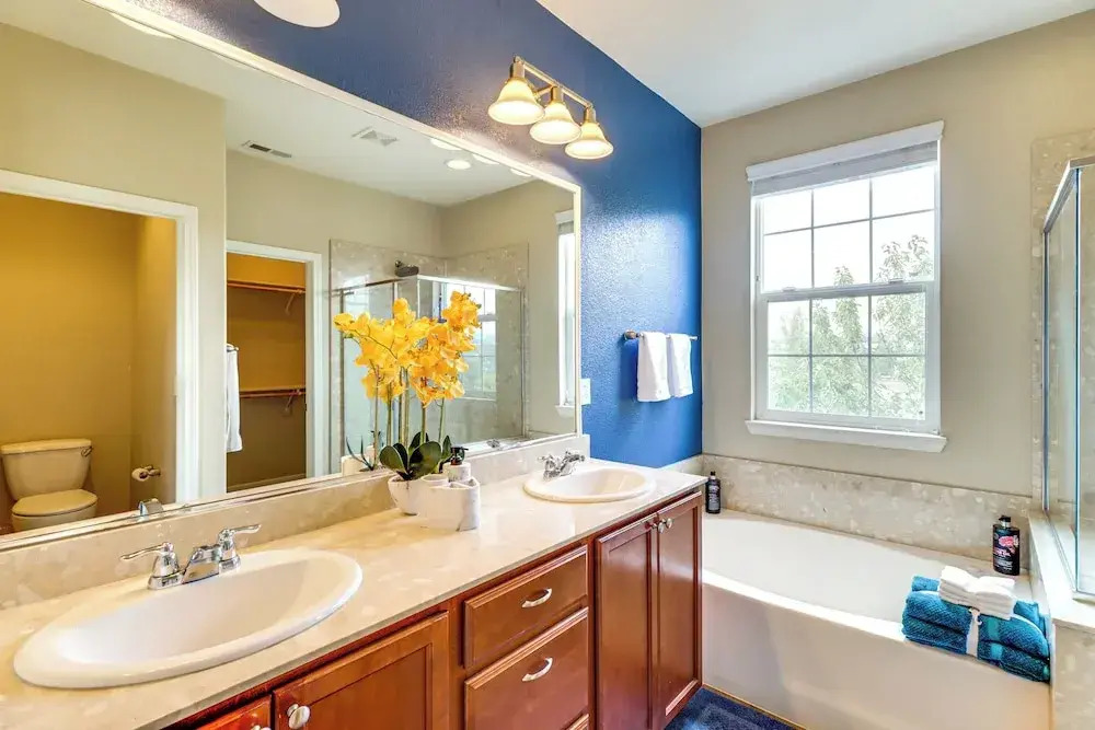 6 Mi to Dtwn Reno: Mtn-view Retreat w/ Fireplace!