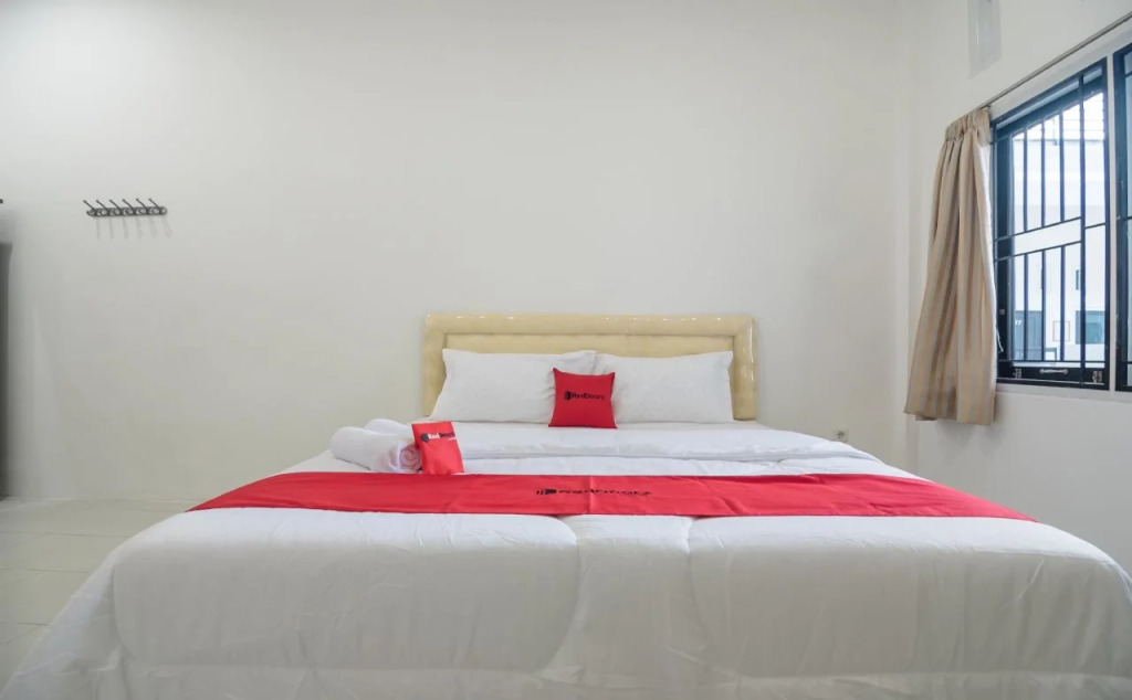 Cemara Guesthouse by RedDoorz
