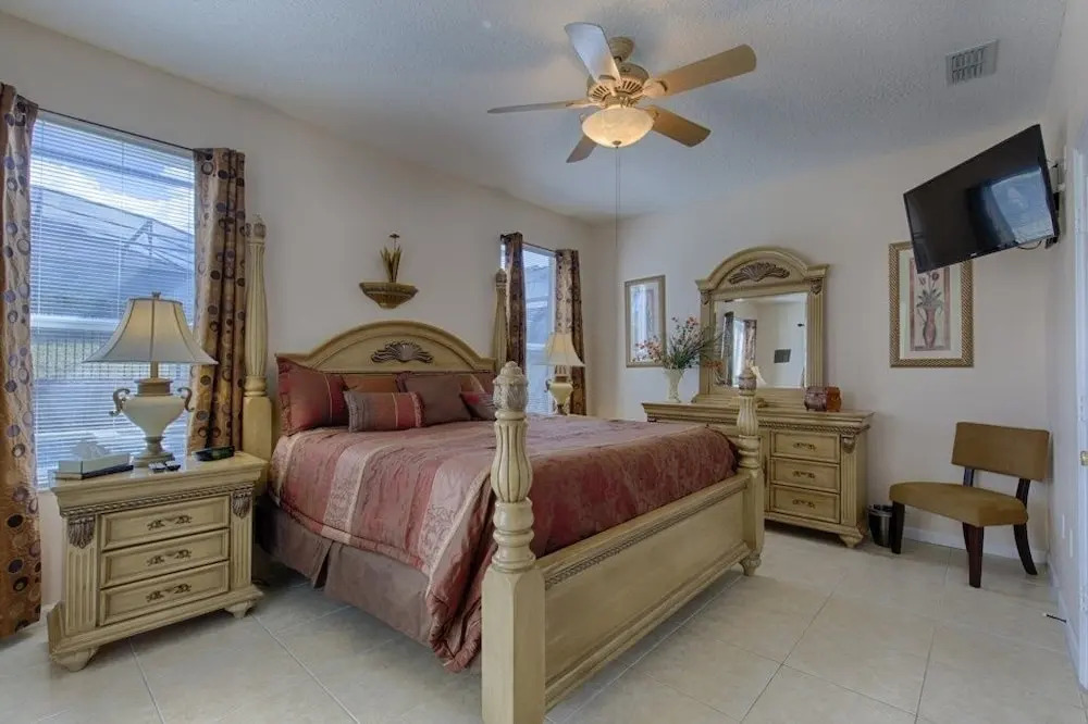 Resort 5 Bed Private Pool & Spa, Game Room Home 5 Bedroom Villa by RedAwning