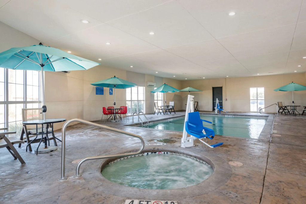 Comfort Suites - University