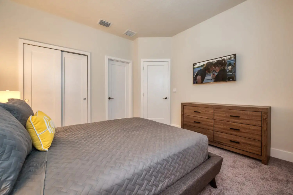 Comfortable Townhome with private pool near Disney