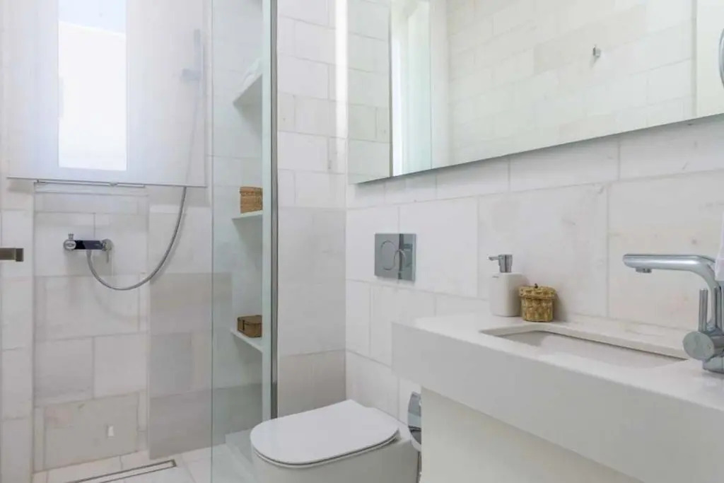 Seashore Villa - Luxury Beachfront - Pool & Sea View