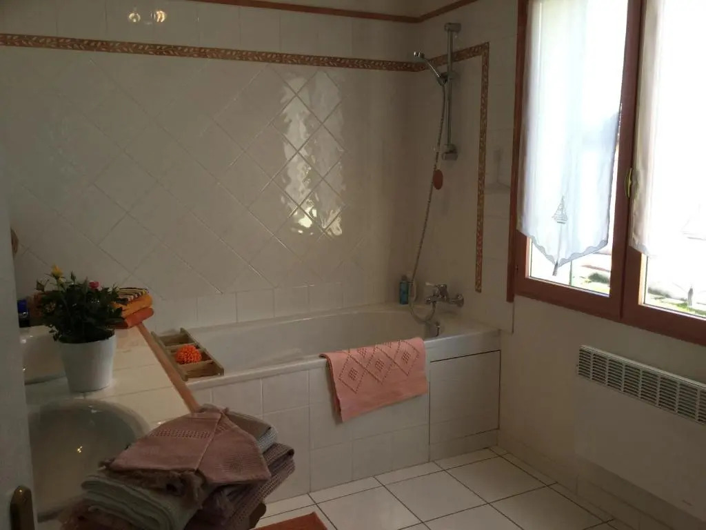 nice home rental in the hearth of the village mouriès, in the natural park of the alpilles