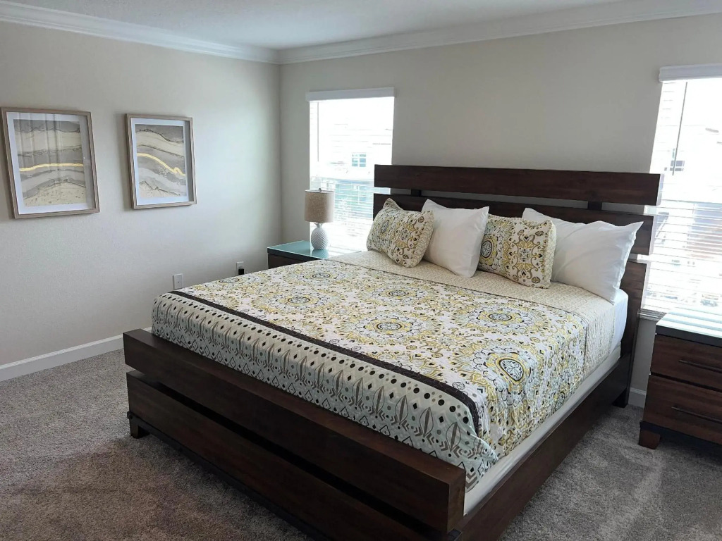 Fascinating 4bedroom townhome, close to Disney