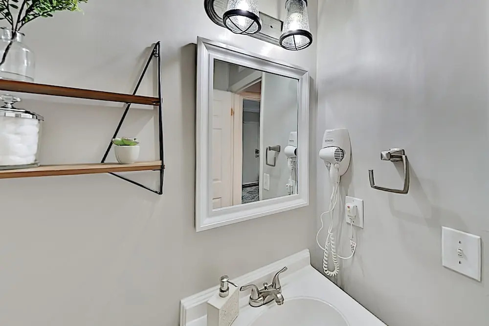 3211hhre 2 Bedroom Condo