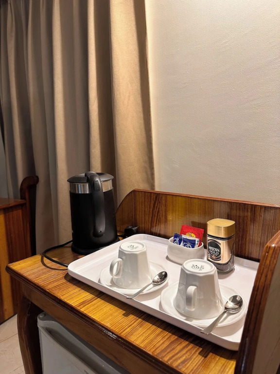 lhaki Hotel