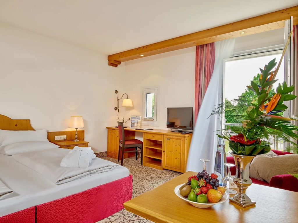 MAXIMILIAN Grand Hotel
