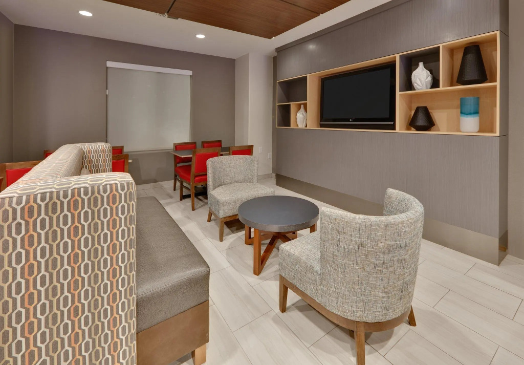 Holiday Inn Express & Suites Dallas - Duncanville by IHG