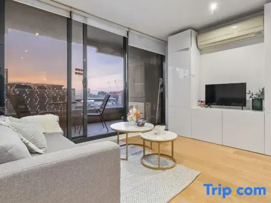 Southern Cross Modern 1BR Steps from Everything MEL CBD