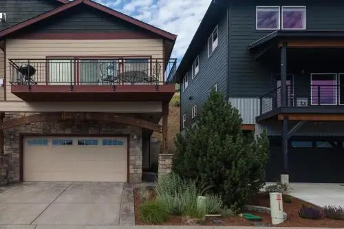 River Scene-River Vw-AC-3BR/3BA