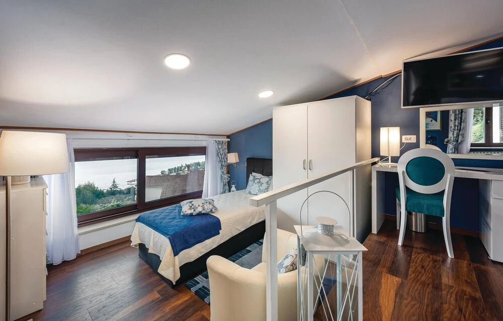 Stunning Home in Icici With Wifi and 4 Bedrooms