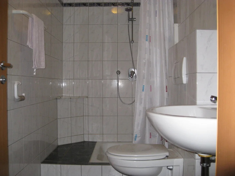 Eifelferien - Gaestezimmer, Ferienwohnungen - Haus Eden