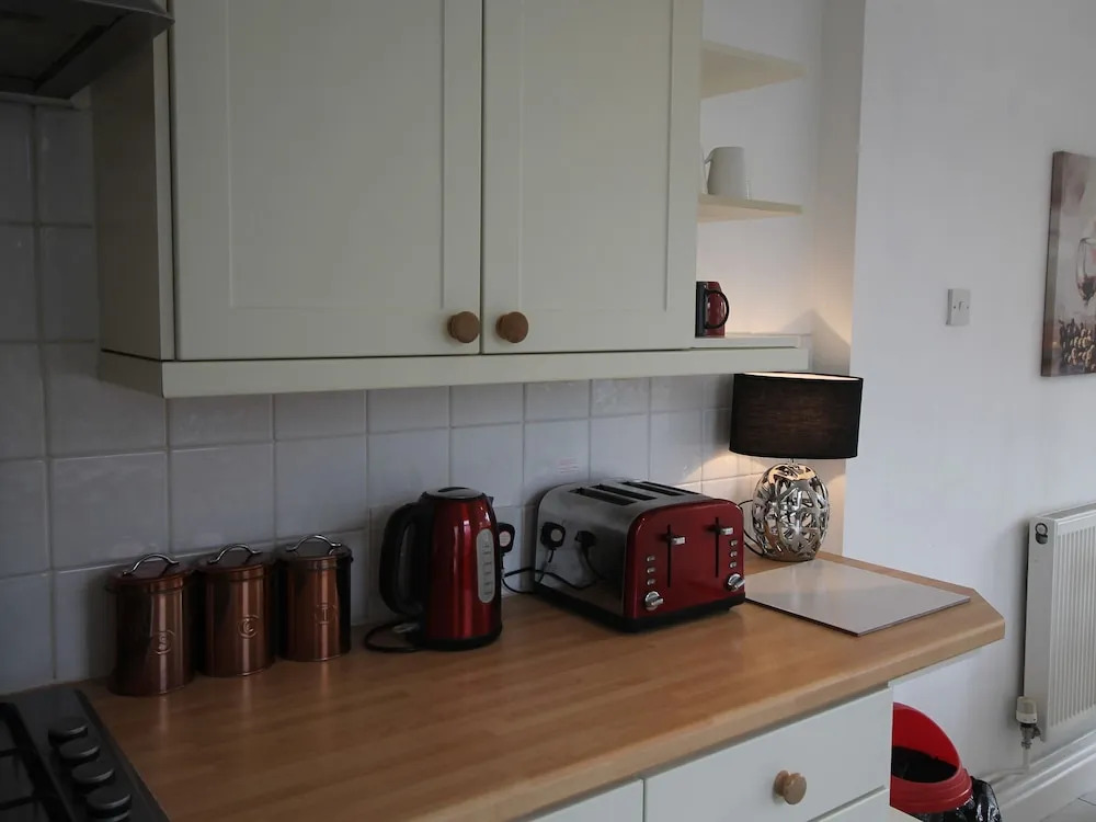 Gelynis 3 Bedroom House by Cardiff Holiday Homes